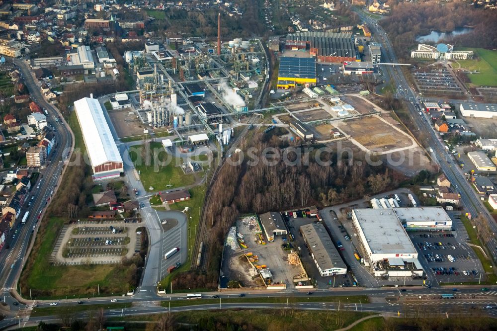 Herne from above - Refinery equipment and management systems on the factory premises of the chemical manufacturers Evonik-Industries on the Rellinghauser street in Herne at Ruhrgebiet in the state North Rhine-Westphalia