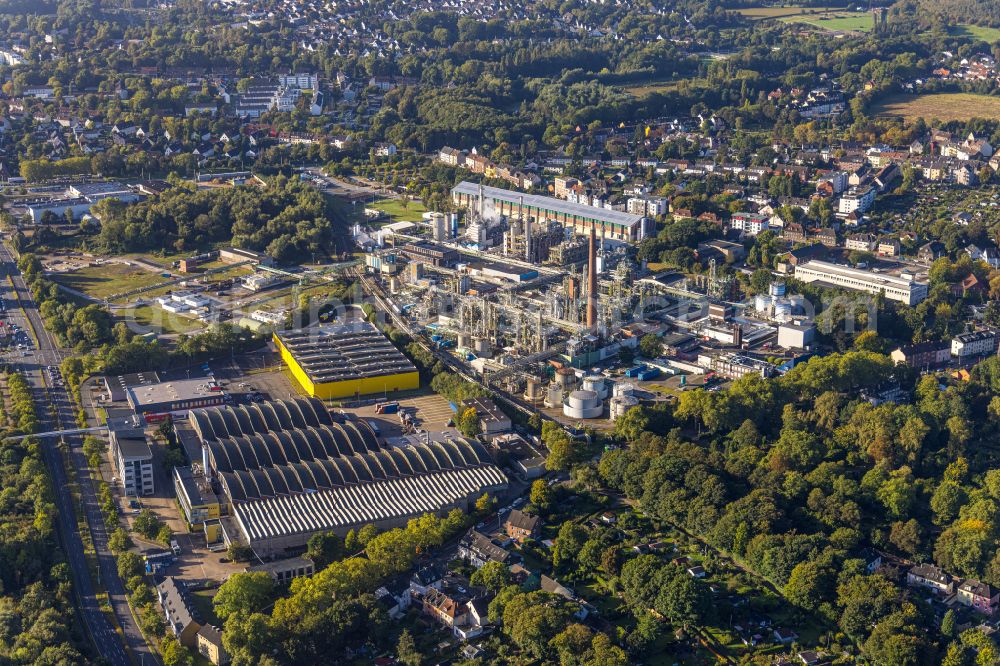 Herne from above - Refinery equipment and management systems on the factory premises of the chemical manufacturers Evonik-Industries on the Rellinghauser street in Herne at Ruhrgebiet in the state North Rhine-Westphalia