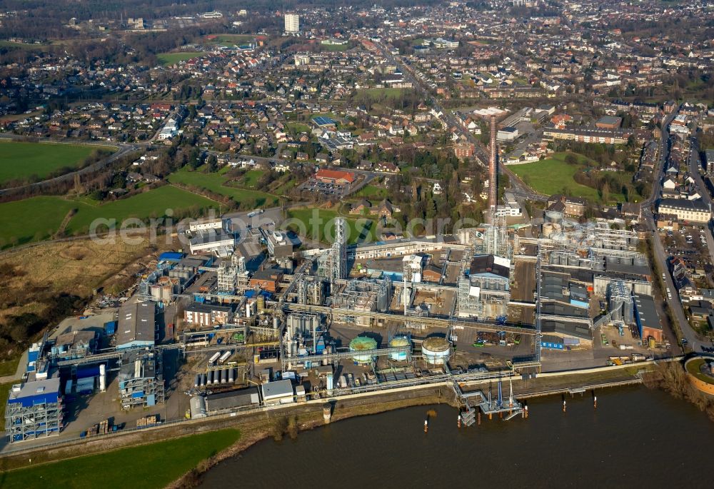 Aerial image Emmerich am Rhein - Refinery equipment and management systems on the factory premises of the chemical producers KLK Emmerich GmbH on the banks of the Rhine in Emmerich am Rhein in North Rhine-Westphalia