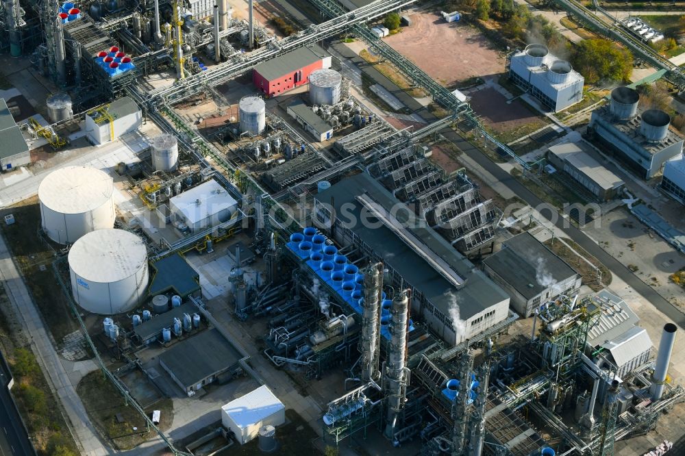 Piesteritz from above - Refinery equipment and management systems on the factory premises of the chemical manufacturers SKW Stickstoffwerke Piesteritz GmbH on Moellensdorfer Strasse in Piesteritz in the state Saxony-Anhalt, Germany