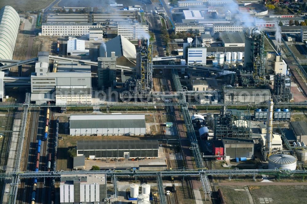 Aerial image Piesteritz - Refinery equipment and management systems on the factory premises of the chemical manufacturers SKW Stickstoffwerke Piesteritz GmbH on Moellensdorfer Strasse in Piesteritz in the state Saxony-Anhalt, Germany