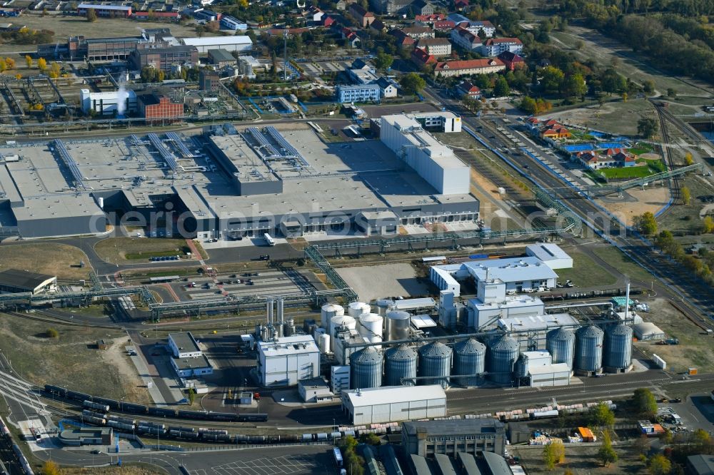 Aerial image Piesteritz - Refinery equipment and management systems on the factory premises of the chemical manufacturers SKW Stickstoffwerke Piesteritz GmbH on Moellensdorfer Strasse in Piesteritz in the state Saxony-Anhalt, Germany