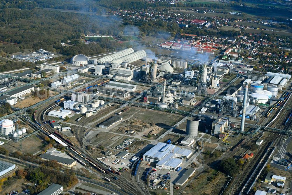 Piesteritz from above - Refinery equipment and management systems on the factory premises of the chemical manufacturers SKW Stickstoffwerke Piesteritz GmbH on Moellensdorfer Strasse in Piesteritz in the state Saxony-Anhalt, Germany