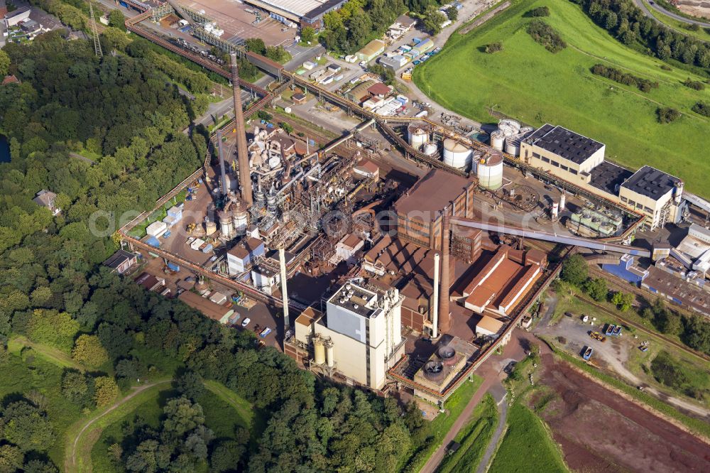 Duisburg from the bird's eye view: Refinery facilities and piping systems on the factory premises of the chemical producer VENARTOR on Dr.-Rudolf-Sachtleben-Strasse in the district Homberg in Duisburg in the Ruhr area in the federal state of North Rhine-Westphalia, Germany