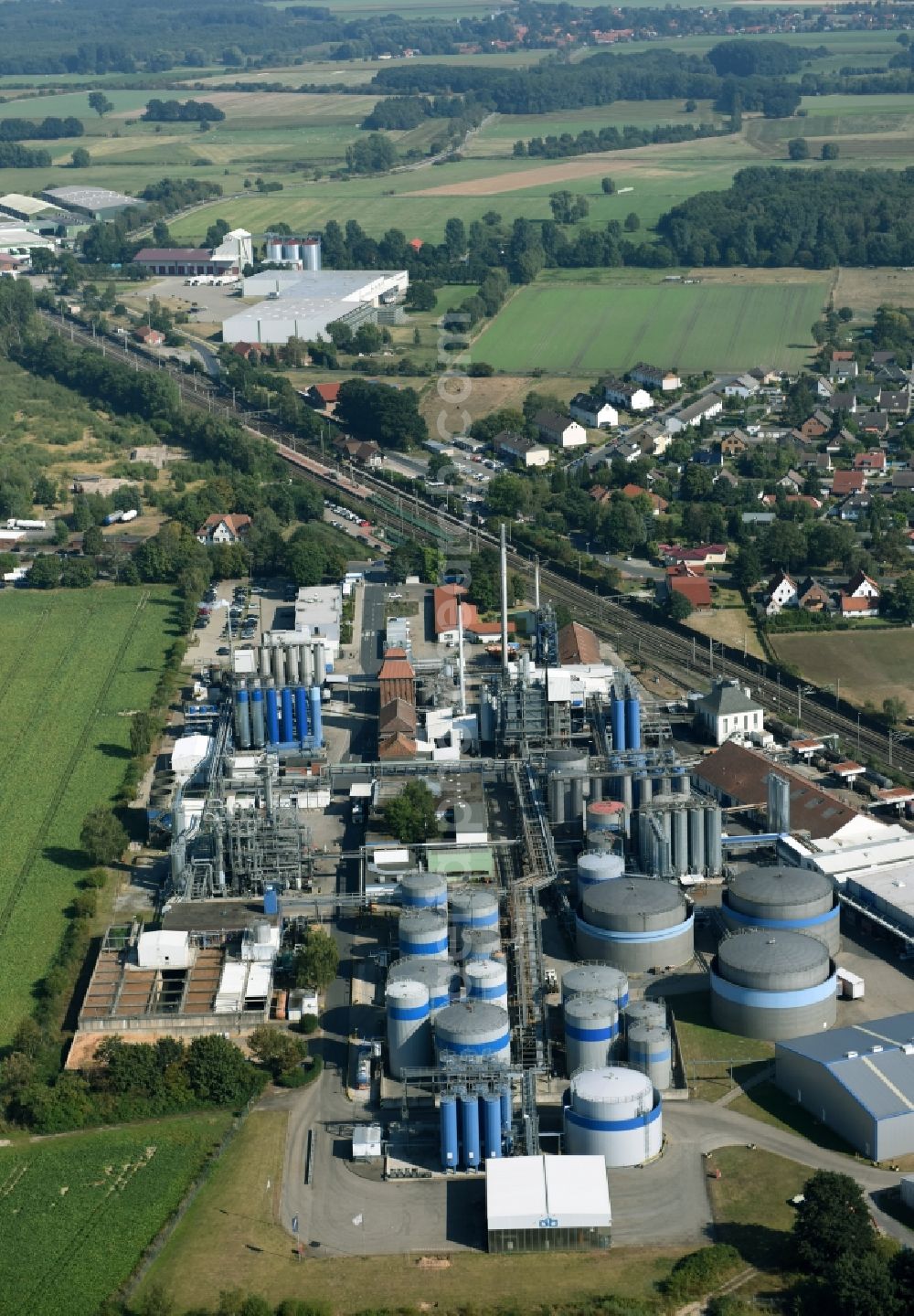 Dollbergen from the bird's eye view: Refinery equipment and management systems on the factory premises of the mineral oil manufacturers AVISTA OIL AG in Dollbergen in the state Lower Saxony