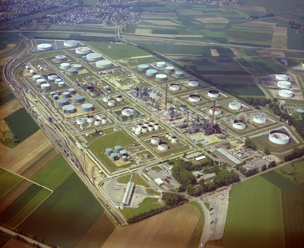 Aerial photograph Desching - Refinery equipment and management systems on the factory premises of the mineral oil manufacturers Gunvor in Desching in the state Bavaria, Germany