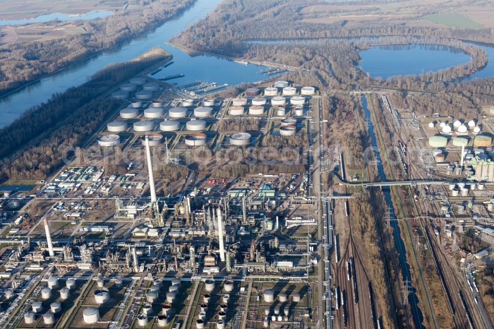 Aerial photograph Karlsruhe - Refinery equipment and management systems on the factory premises of the mineral oil manufacturers Mineraloelraffinerie Oberrhein in the district Knielingen in Karlsruhe in the state Baden-Wurttemberg, Germany