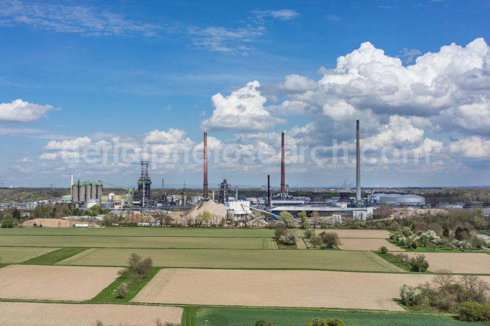 Karlsruhe from above - Refinery equipment and management systems on the factory premises of the mineral oil manufacturers MiRo in Karlsruhe in the state Baden-Wuerttemberg