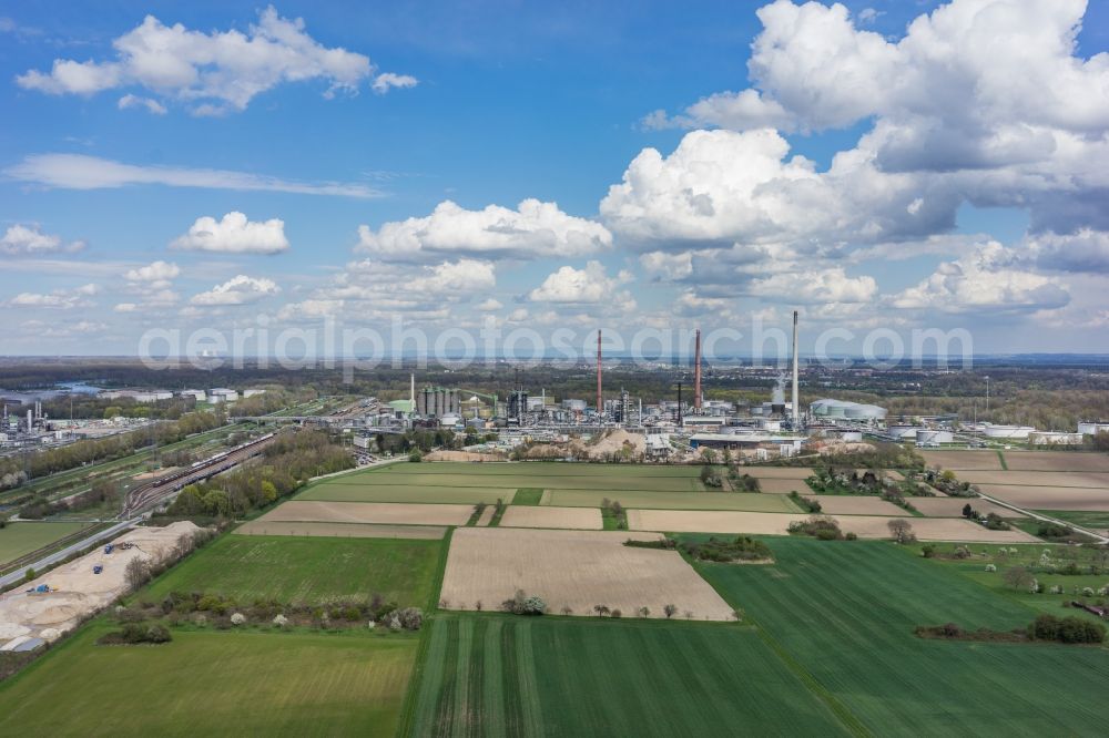 Aerial image Karlsruhe - Refinery equipment and management systems on the factory premises of the mineral oil manufacturers MiRo in Karlsruhe in the state Baden-Wuerttemberg