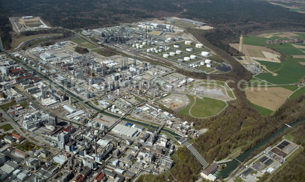 Burghausen from above - Refinery equipment and management systems on the factory premises of the mineral oil manufacturers OMV Deutschland GmbH in Burghausen in the state Bavaria, Germany