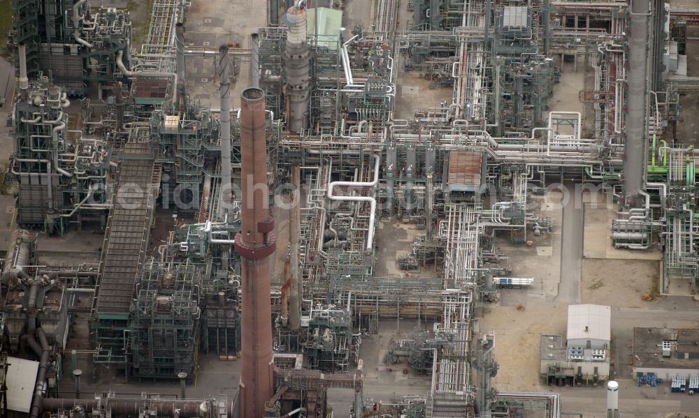 Burghausen from above - Refinery equipment and management systems on the factory premises of the mineral oil manufacturers OMV Deutschland GmbH in Burghausen in the state Bavaria, Germany