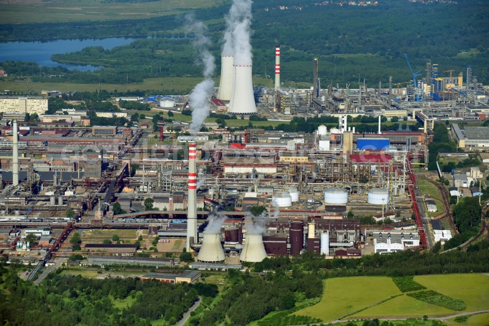 Aerial photograph Litvínov - Leutensdorf - Refinery equipment and management systems on the factory premises of the mineral oil manufacturers Unipetrol RPA - Raffineri in LitvA?nov - Leutensdorf in Ustecky kraj - Aussiger Region, Czech Republic