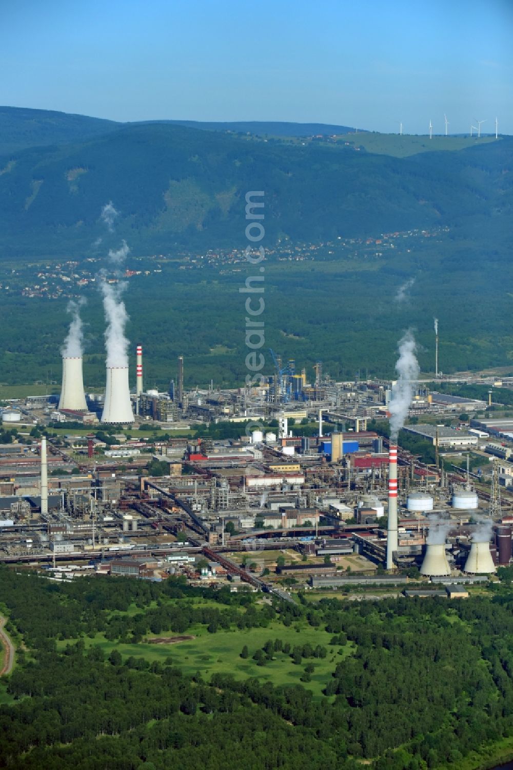 Aerial photograph Litvínov - Leutensdorf - Refinery equipment and management systems on the factory premises of the mineral oil manufacturers Unipetrol RPA - Raffineri in LitvA?nov - Leutensdorf in Ustecky kraj - Aussiger Region, Czech Republic