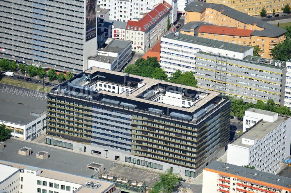 Aerial photograph Berlin Mitte - Blick auf das neu errichtete Ramada / O2 Hotel Berlin an der Karl-Liebknecht-Straße 32. View the newly built Ramada Hotel Berlin-Alexanderplatz at the Karl-Liebknecht-Strasse 32 in the Mitte district.