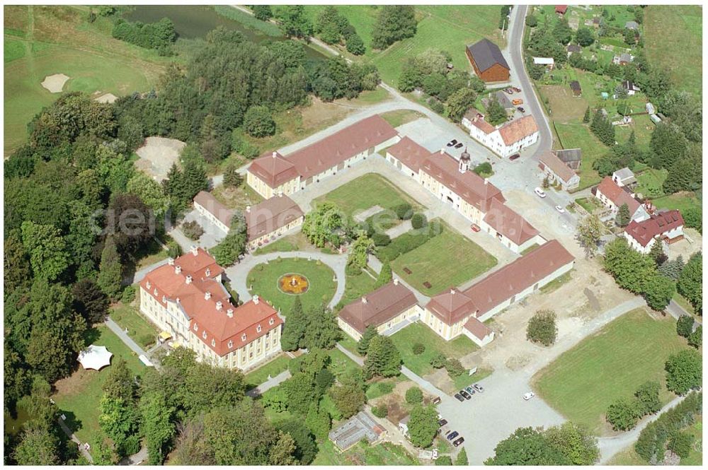 Rammenau from the bird's eye view: 15.08.2004, Rammenau Blick auf das Schloss Rammenau, dass 1993 umfassend restauriert worden ist. Das Rammenauer Schloss ist zunächst im barocker Stil bis 1737 erbaut worden, wurde dann aber 1794 schon umgestaltet zum klassizistischem Stil.