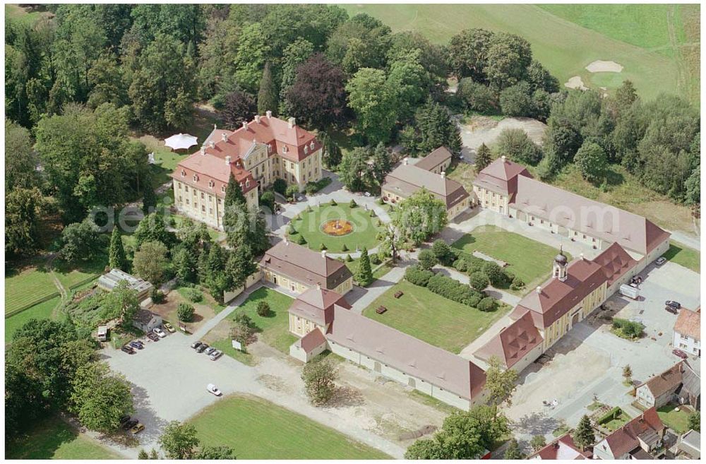 Aerial image Rammenau - 15.08.2004, Rammenau Blick auf das Schloss Rammenau, dass 1993 umfassend restauriert worden ist. Das Rammenauer Schloss ist zunächst im barocker Stil bis 1737 erbaut worden, wurde dann aber 1794 schon umgestaltet zum klassizistischem Stil.