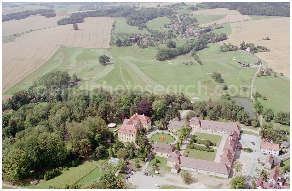 Rammenau from above - 15.08.2004, Rammenau Blick auf das Schloss Rammenau, dass 1993 umfassend restauriert worden ist. Das Rammenauer Schloss ist zunächst im barocker Stil bis 1737 erbaut worden, wurde dann aber 1794 schon umgestaltet zum klassizistischem Stil.