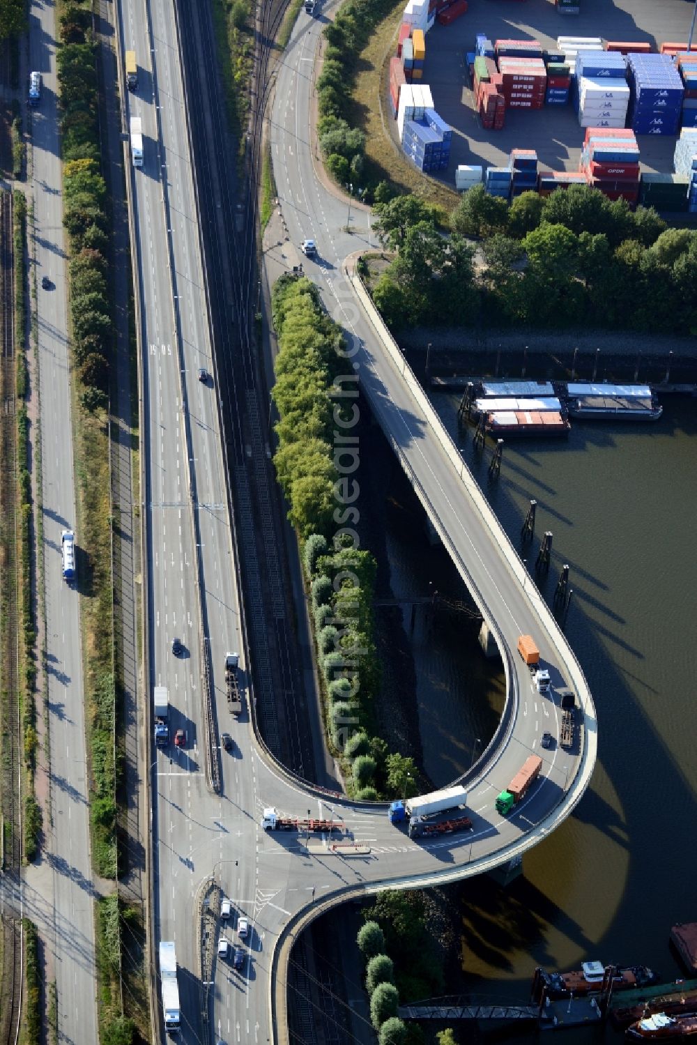 Aerial photograph Hamburg - Ramp bridge of the Breslauer road, so called Breslauer ramp in Hamburg-Mitte / Steinwerder. A project of the Hamburg Port Authority HPA