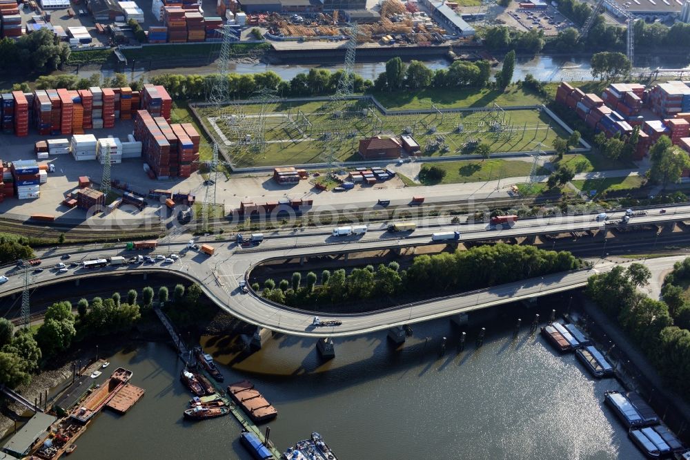 Aerial photograph Hamburg - Ramp bridge of the Breslauer road, so called Breslauer ramp in Hamburg-Mitte / Steinwerder. A project of the Hamburg Port Authority HPA