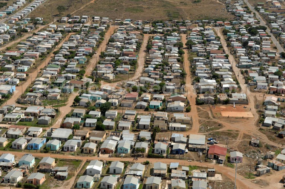 Aerial photograph Port Elezabeth - Blick auf Wohnsiedlungen der vorwiegend schwarzen Bevölkerung im sozialen Randbezirk Gqebera von Port Elizabeth. The Walmer township Gqebera is the oldest township in Port Elizabeth.