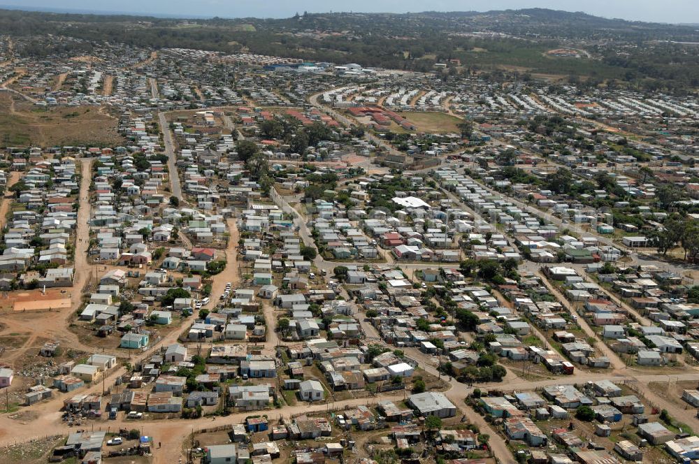 Port Elezabeth from above - Blick auf Wohnsiedlungen der vorwiegend schwarzen Bevölkerung im sozialen Randbezirk Gqebera von Port Elizabeth. The Walmer township Gqebera is the oldest township in Port Elizabeth.