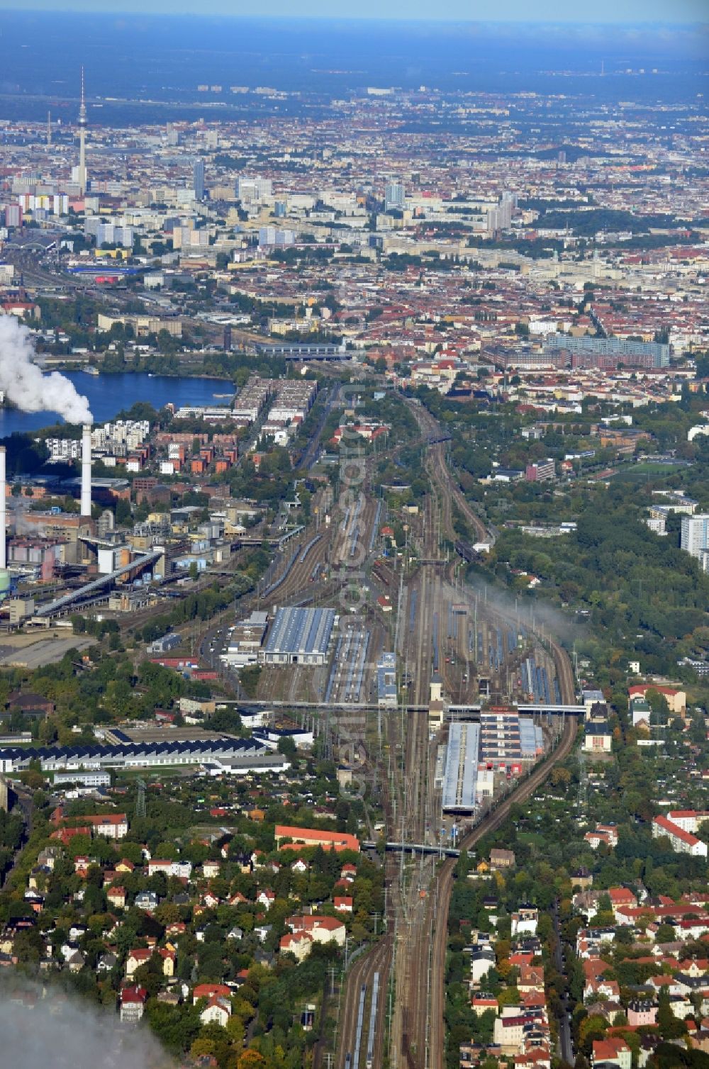 Aerial image Berlin - View of the railway yard and depot Rummelsburg of the Deutsche Bahn AG in Berlin - Lichtenberg. Also visible is the comibined heat and power station Klingenberg of the Vattenfall Europe AG at Koepenicker Chaussee on the banks of the river Spree