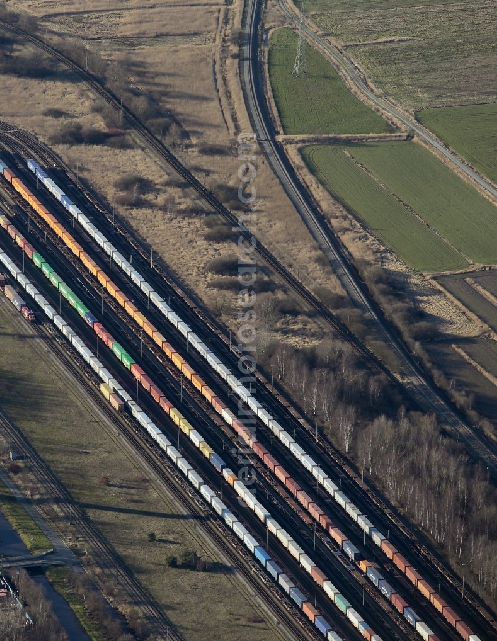 Aerial photograph Bremerhaven - Marshalling yard and freight station of the Deutsche Bahn in Bremerhaven in the state Bremen