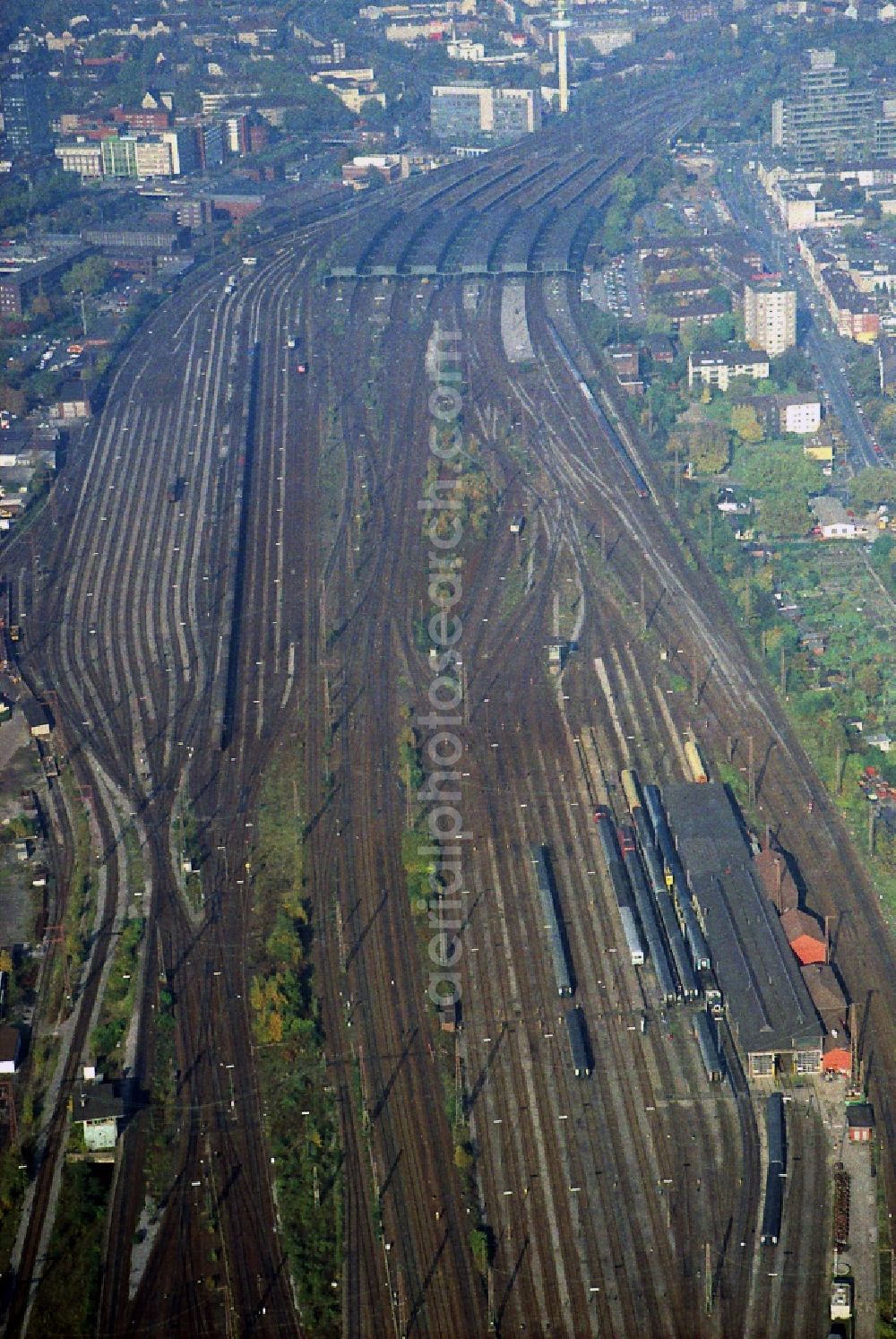 Duisburg from the bird's eye view: Marshalling yard and freight station of the Deutsche Bahn in Duisburg in the state North Rhine-Westphalia