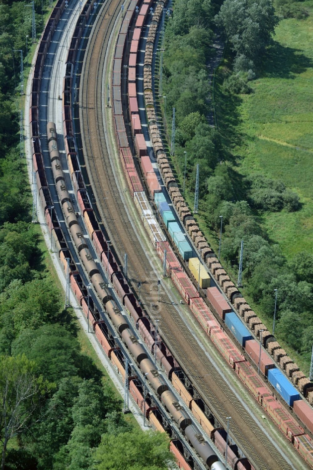 Aerial photograph Frankfurt (Oder) - Marshalling yard and freight station of the Deutsche Bahn in Frankfurt (Oder) in the state Brandenburg