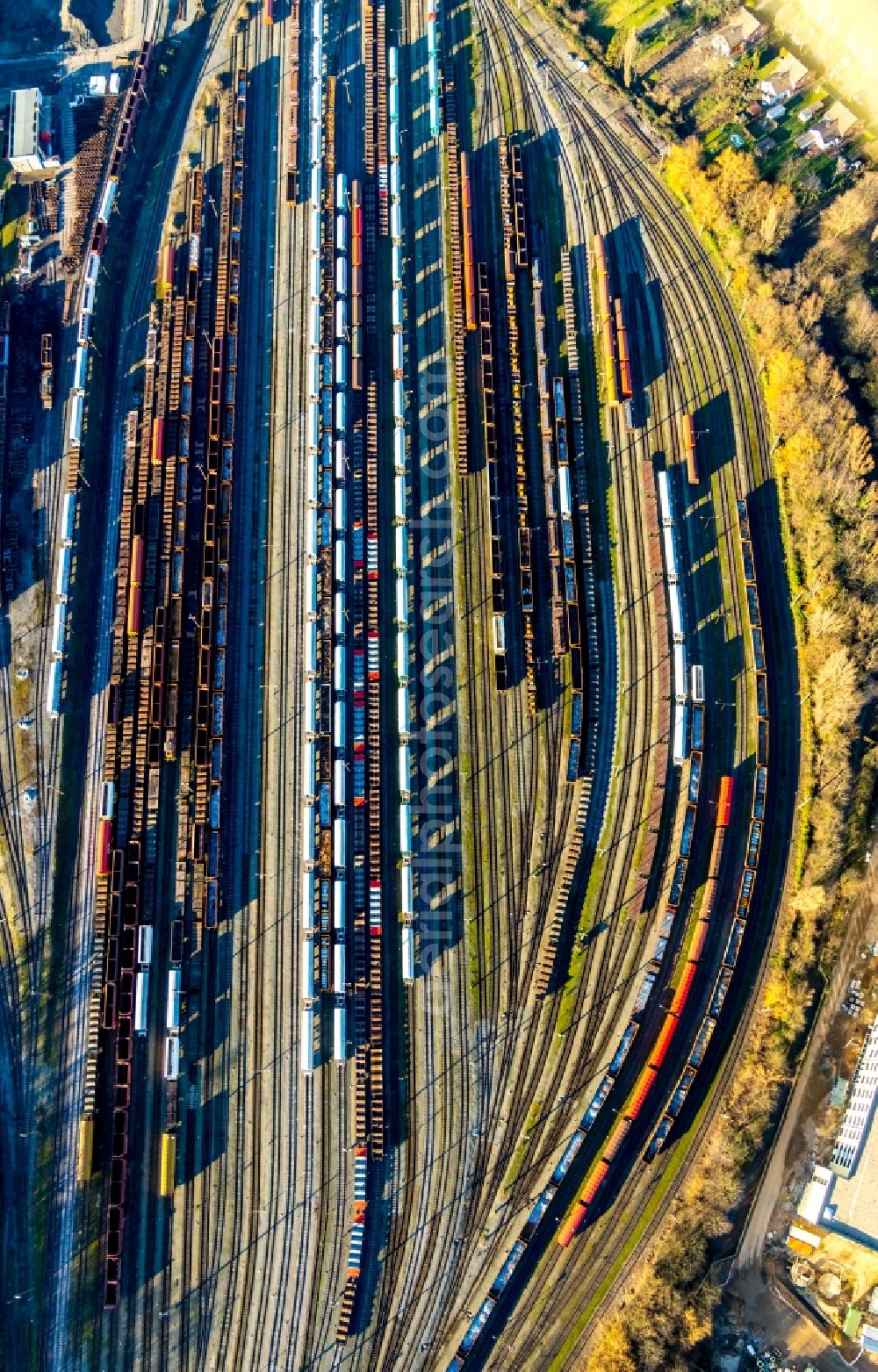 Duisburg from the bird's eye view: Marshalling yard and freight station of the Deutsche Bahn in the district Hamborn in Duisburg in the state North Rhine-Westphalia, Germany