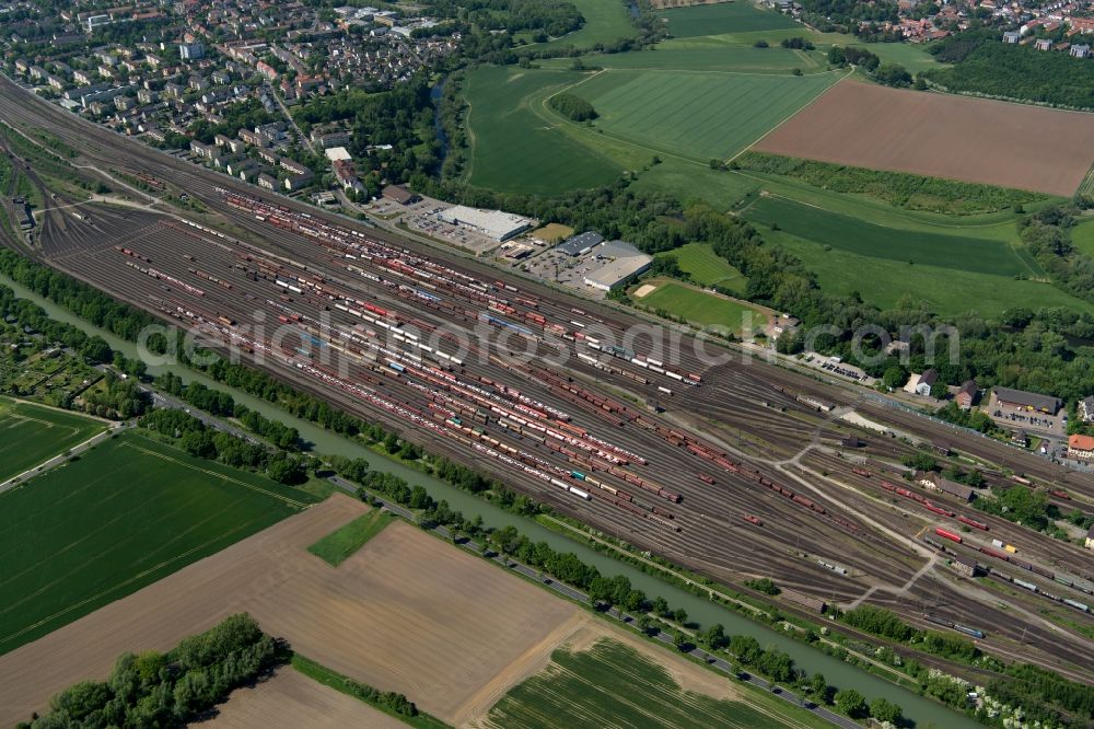 Aerial image Seelze - Marshalling yard and freight station of the Deutsche Bahn in the district Harenberg in Seelze in the state Lower Saxony, Germany