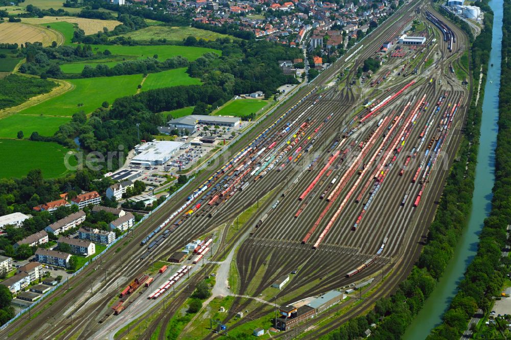 Aerial photograph Seelze - Marshalling yard and freight station of the Deutsche Bahn in the district Harenberg in Seelze in the state Lower Saxony, Germany