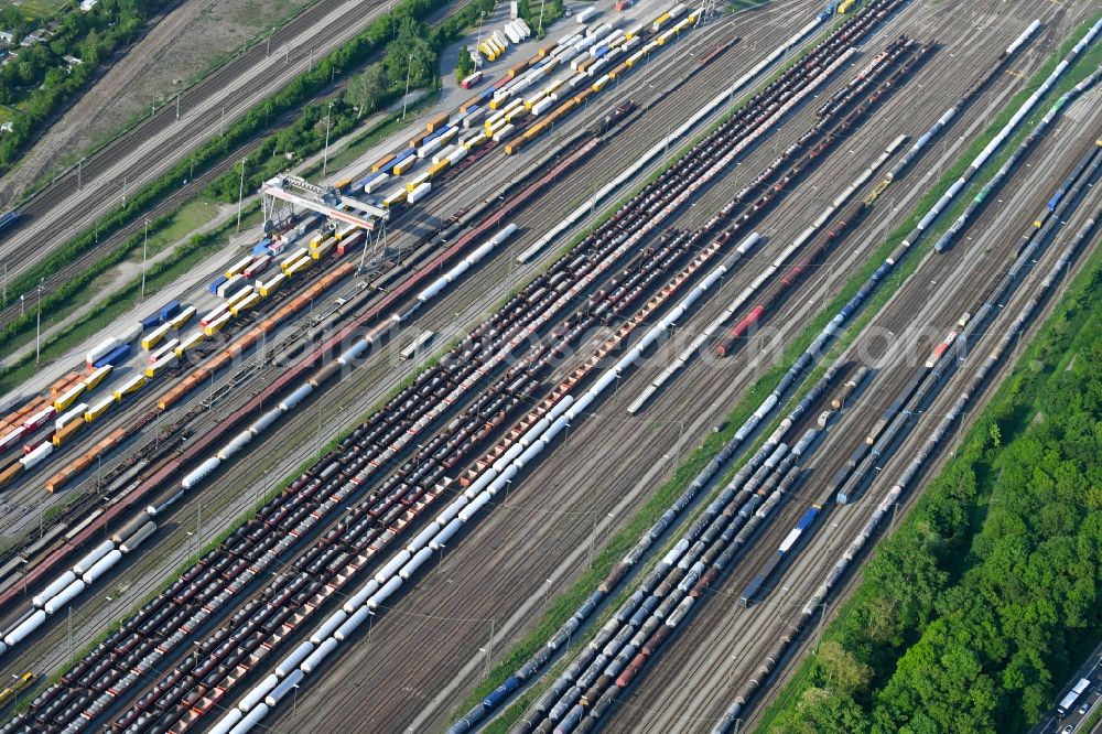 Aerial photograph Karlsruhe - Marshalling yard and freight station of the Deutsche Bahn in the district Suedstadt in Karlsruhe in the state Baden-Wuerttemberg, Germany