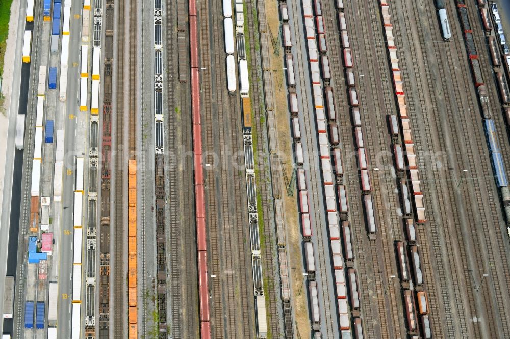 Aerial photograph Karlsruhe - Marshalling yard and freight station of the Deutsche Bahn in the district Suedstadt in Karlsruhe in the state Baden-Wurttemberg, Germany