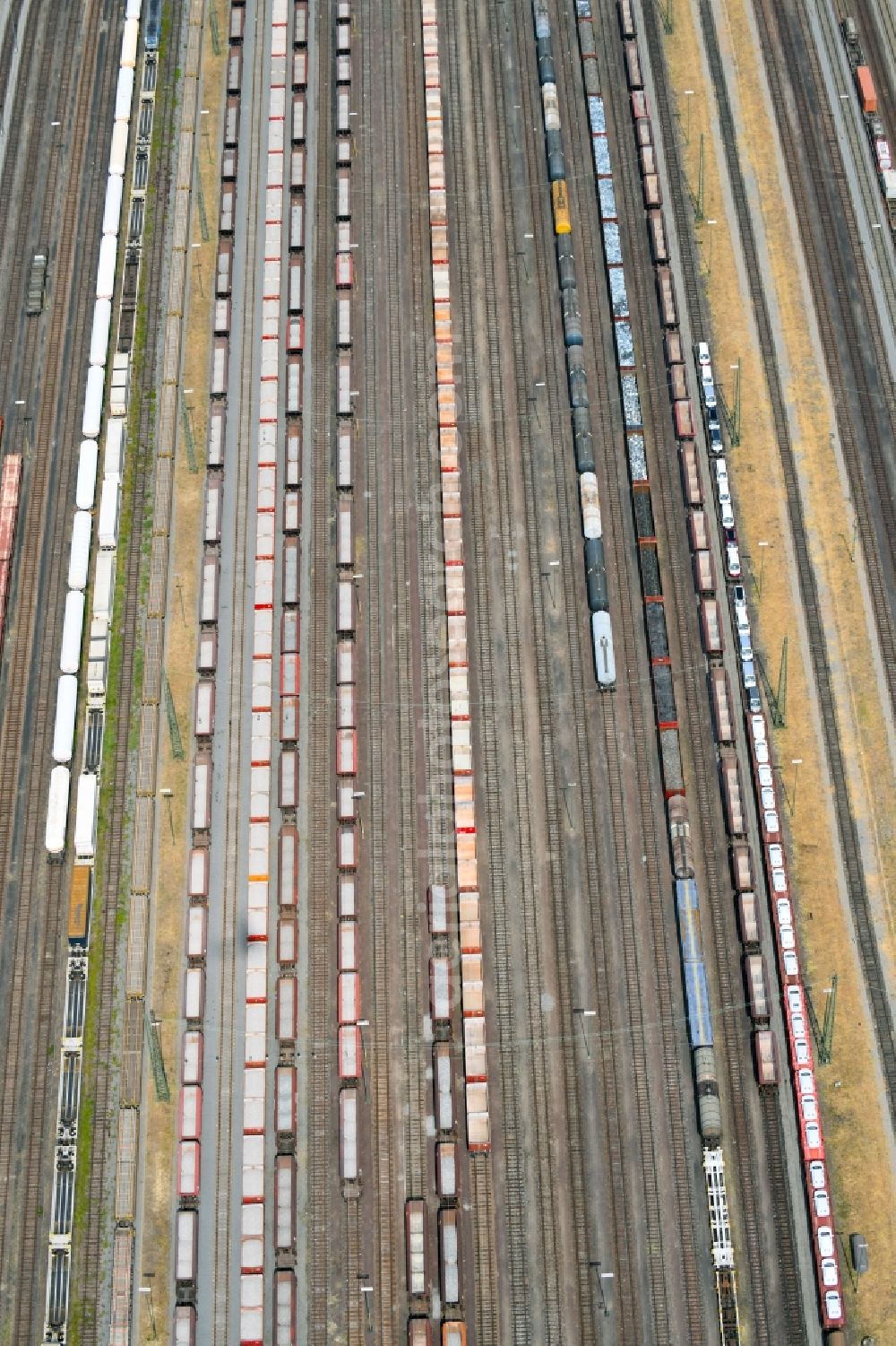 Aerial photograph Karlsruhe - Marshalling yard and freight station of the Deutsche Bahn in the district Suedstadt in Karlsruhe in the state Baden-Wurttemberg, Germany