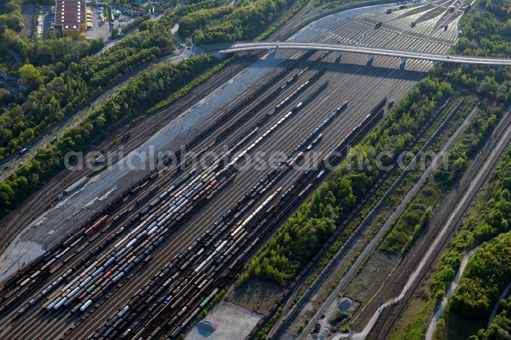 München from above - Rail and track routes on the siding and shunting routes of the marshalling yard and freight yard of Deutsche Bahn in the district Moosach in Munich in the state Bavaria, Germany