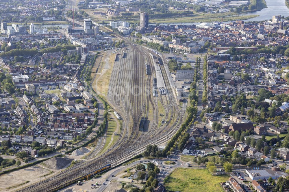 Aerial photograph Venlo - Marshalling yard and freight station in the Nederlandse Spoorwegen (NS) network on street Stationsplein in Venlo in Limburg, Netherlands