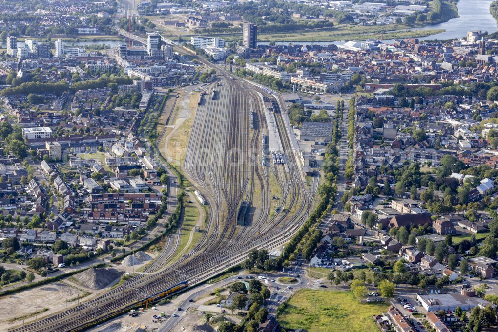 Venlo from above - Marshalling yard and freight station in the Nederlandse Spoorwegen (NS) network on street Stationsplein in Venlo in Limburg, Netherlands