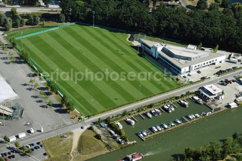 Wolfsburg from the bird's eye view: Sports grounds and football pitch VfL-FussballWelt in Wolfsburg in the state Lower Saxony