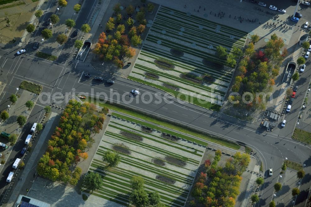 Berlin from the bird's eye view: Lawn structure and square between the Bundeskanzleramt (Chancellor's offices) and Paul-Loebe-Haus in the government quarters of Berlin in Germany