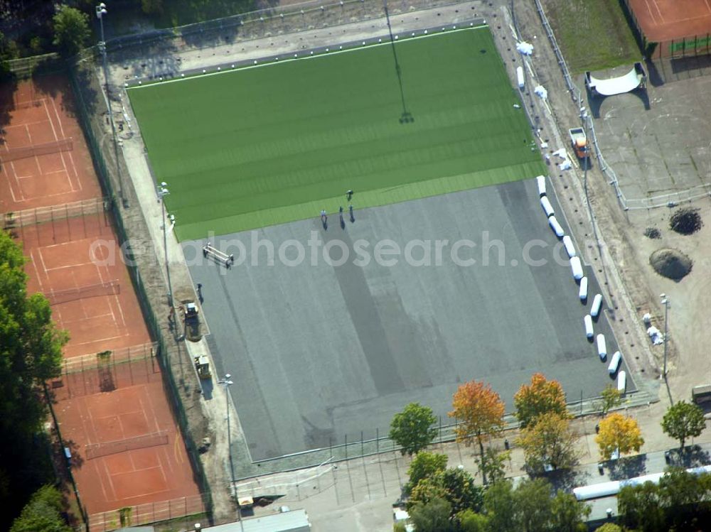 Aerial photograph Berlin - 13.10.2004 Blick auf die Rasenverlegung im Erich-Neumann Stadion an Rummelsburger Straße/ Eggersdorfer Str. in Berlin-Lichtenberg.