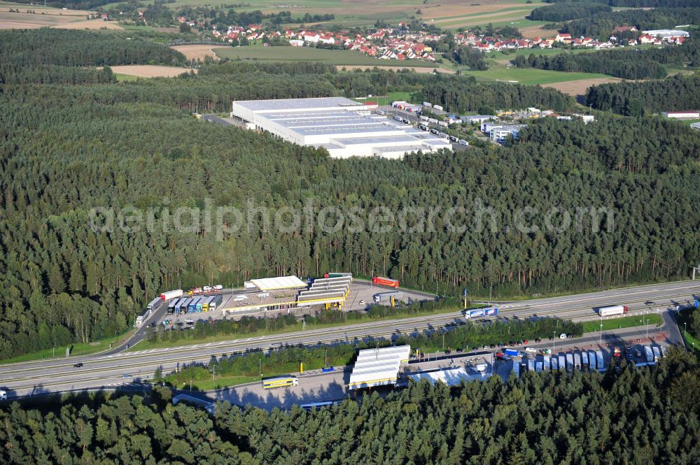 Aerial photograph - Raststätte, Tankstelle und Motel beim Hermsdorfer Kreuz an der A4 / A9 in Thüringen. The roadhouse, gas station and motel Hermsdorfer Kreuz at the freeway A4 / A9 in Thuringia.