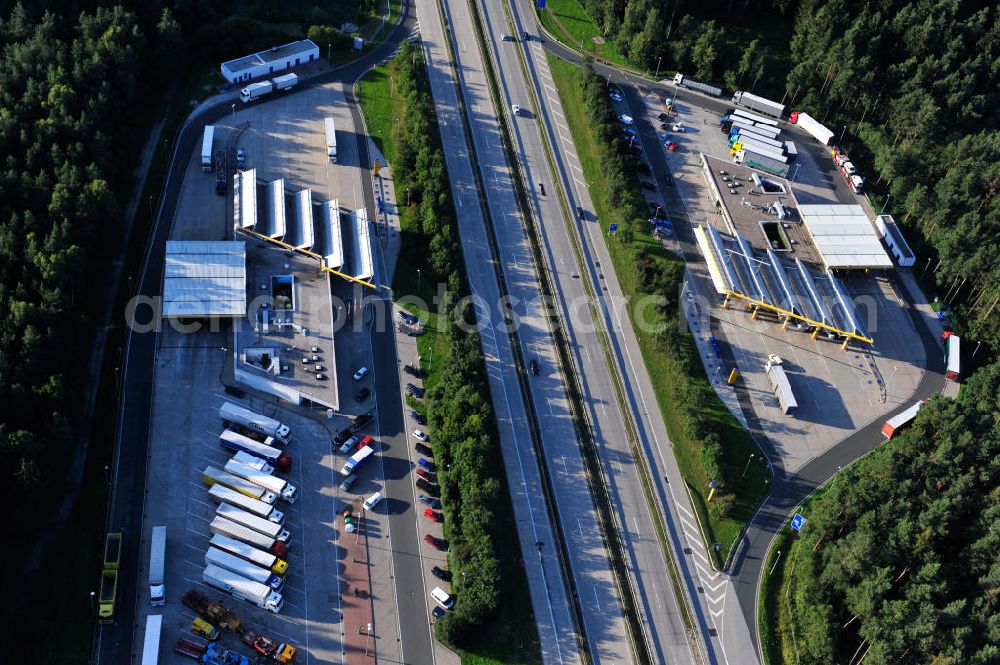 Aerial image - Raststätte, Tankstelle und Motel beim Hermsdorfer Kreuz an der A4 / A9 in Thüringen. The roadhouse, gas station and motel Hermsdorfer Kreuz at the freeway A4 / A9 in Thuringia.