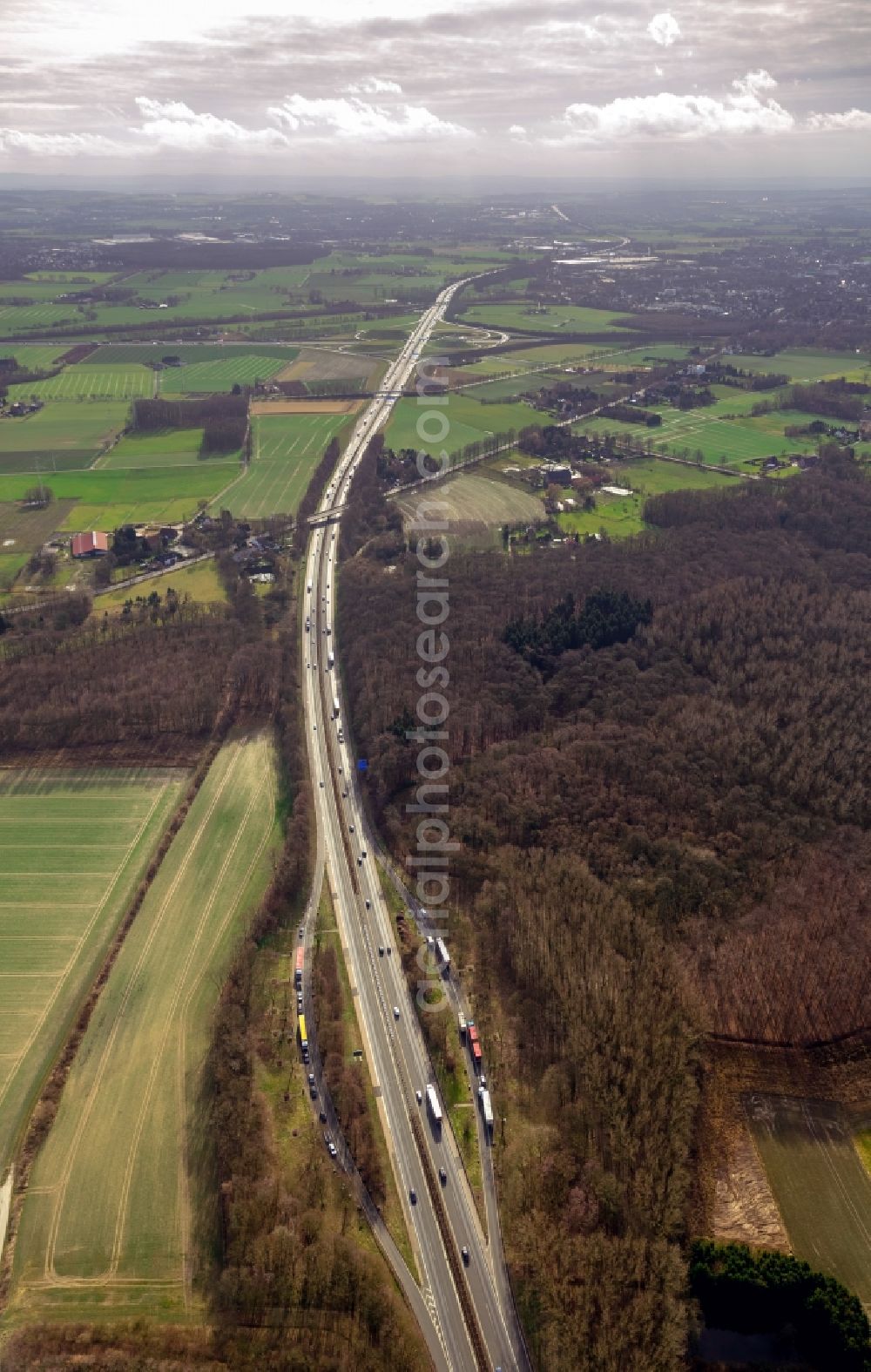 Hamm from above - Rest area Overberger Busch and Haus Reck at the motorway A1 with parked vehicles in Hamm in the state North Rhine-Westphalia