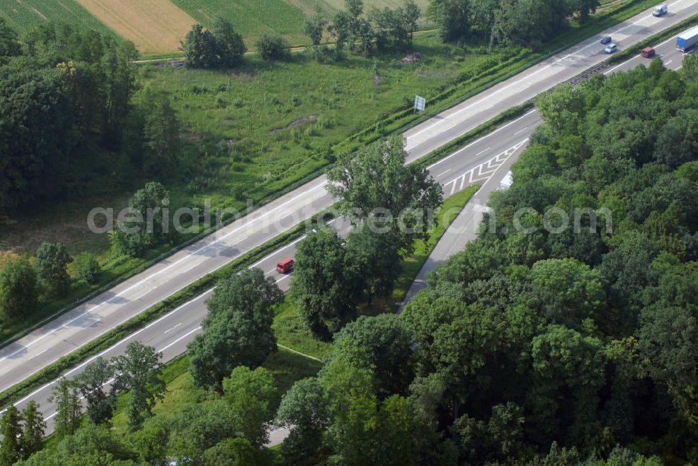 Aerial photograph Achern - Blick auf den Rastplatz an der A5 nahe Achern. Die A5 ist Teil der HaFraBa (Hamburg Frankfurt Basel) vom Hattenbacher Dreieck bis an die Grenze zur Schweiz. Auf 445 km Länge bestehen Verbindungen u.a. zum französischen Autobahnnetz (bis Barcelona) und zur Verbindung Holland - Österreich. Als Teil der HaFraBa E.V. (Nord-Süd Verbindung) ist sie eine der meist befahrensten Strassen Europas (in Deutschland Platz 9).