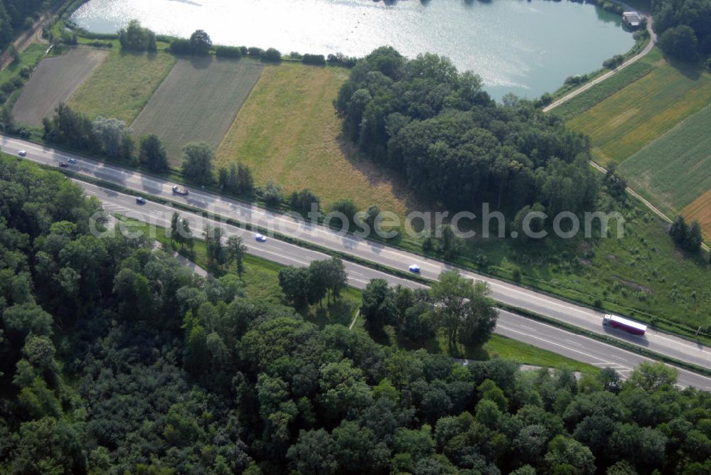 Achern from above - Blick auf den Rastplatz an der A5 nahe Achern. Die A5 ist Teil der HaFraBa (Hamburg Frankfurt Basel) vom Hattenbacher Dreieck bis an die Grenze zur Schweiz. Auf 445 km Länge bestehen Verbindungen u.a. zum französischen Autobahnnetz (bis Barcelona) und zur Verbindung Holland - Österreich. Als Teil der HaFraBa E.V. (Nord-Süd Verbindung) ist sie eine der meist befahrensten Strassen Europas (in Deutschland Platz 9).