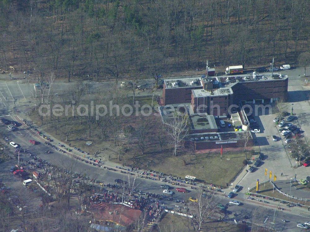 Berlin Steglitz-Zehlendorf from above - Raststätte Grunewald am Kronprinzessinnenweg und an der Spanischen Allee, Autobahnabfahrt vom Avus