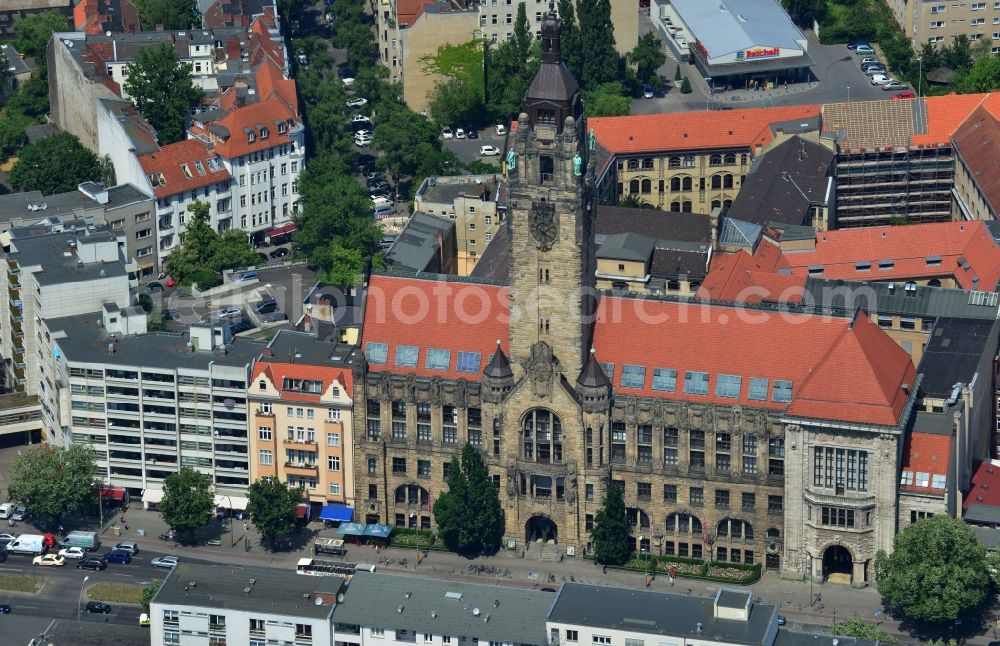 Berlin from the bird's eye view: City Hall - District of Charlottenburg-Wilmersdorf at the Otto-Suhr-Allee in Berlin Charlottenburg