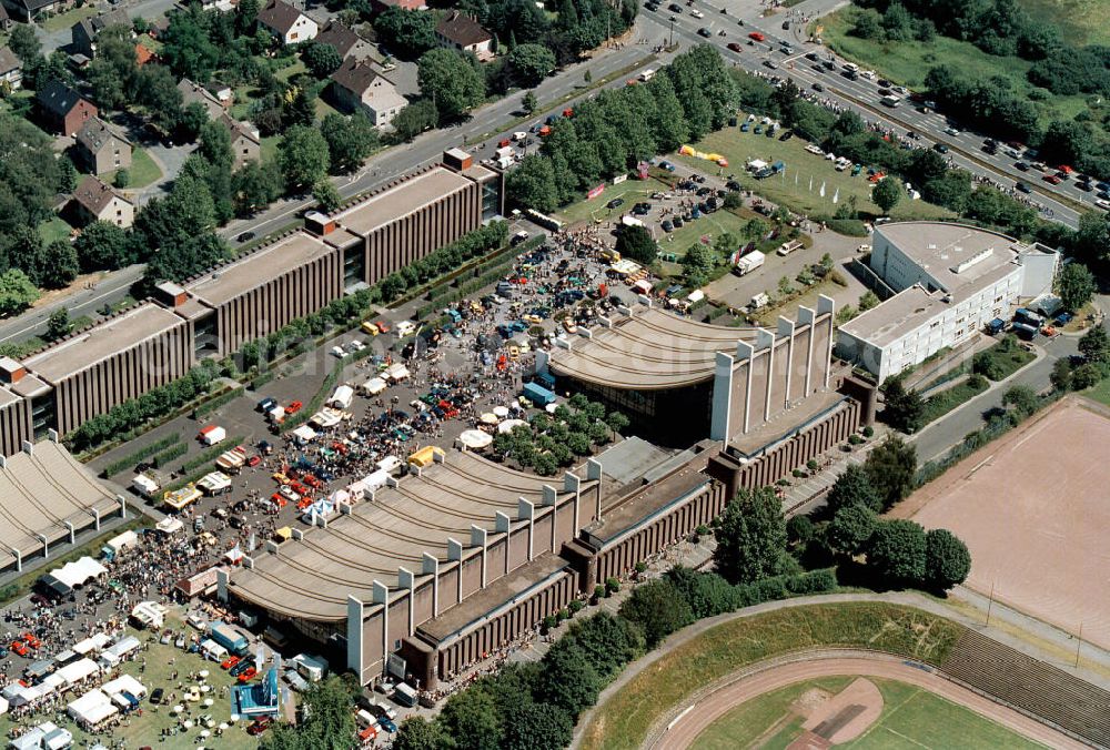 Castrop-Rauxel from the bird's eye view: Blick auf das Rathaus von Castrop Rauxel, das VW-Forum und den Europaplatz.