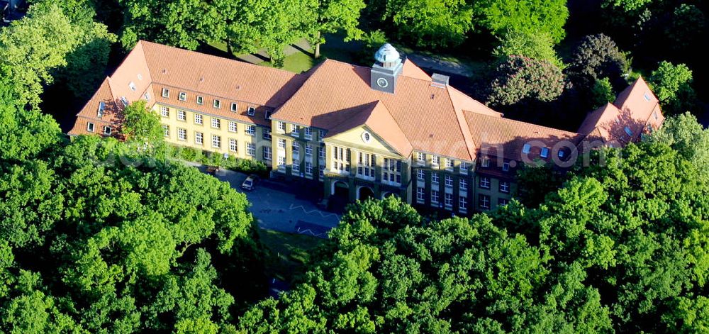 Aerial image Datteln - Blick auf die Vorderseite des Rathauses in Datteln. Die Stadt Datteln liegt in Nordrhein-Westfalen, zwischen Lippe und Wesel-Dattel-Kanal. View to the front of the townhall in Datteln.The city Datteln is located in North Rhine-Westphalia between the river Lippe and the Wesel-Dattel canal.